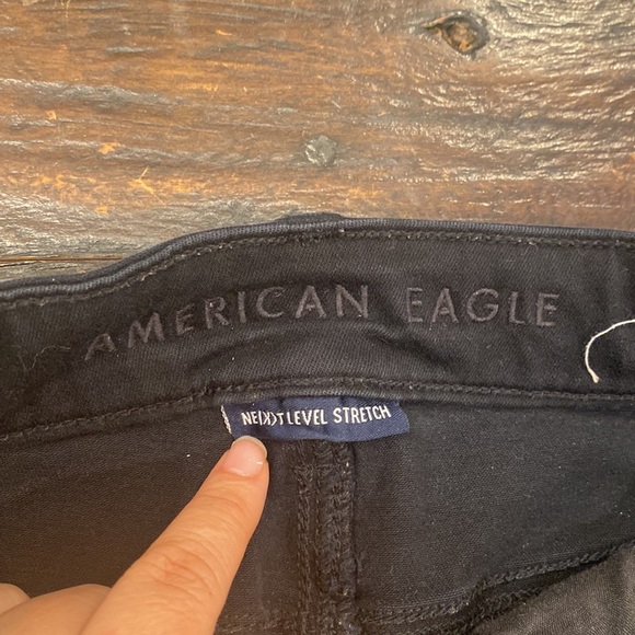 American Eagle Black Mid Rise Midi Stretch Cutoff Shorts in a size 4 - Picture 4 of 4